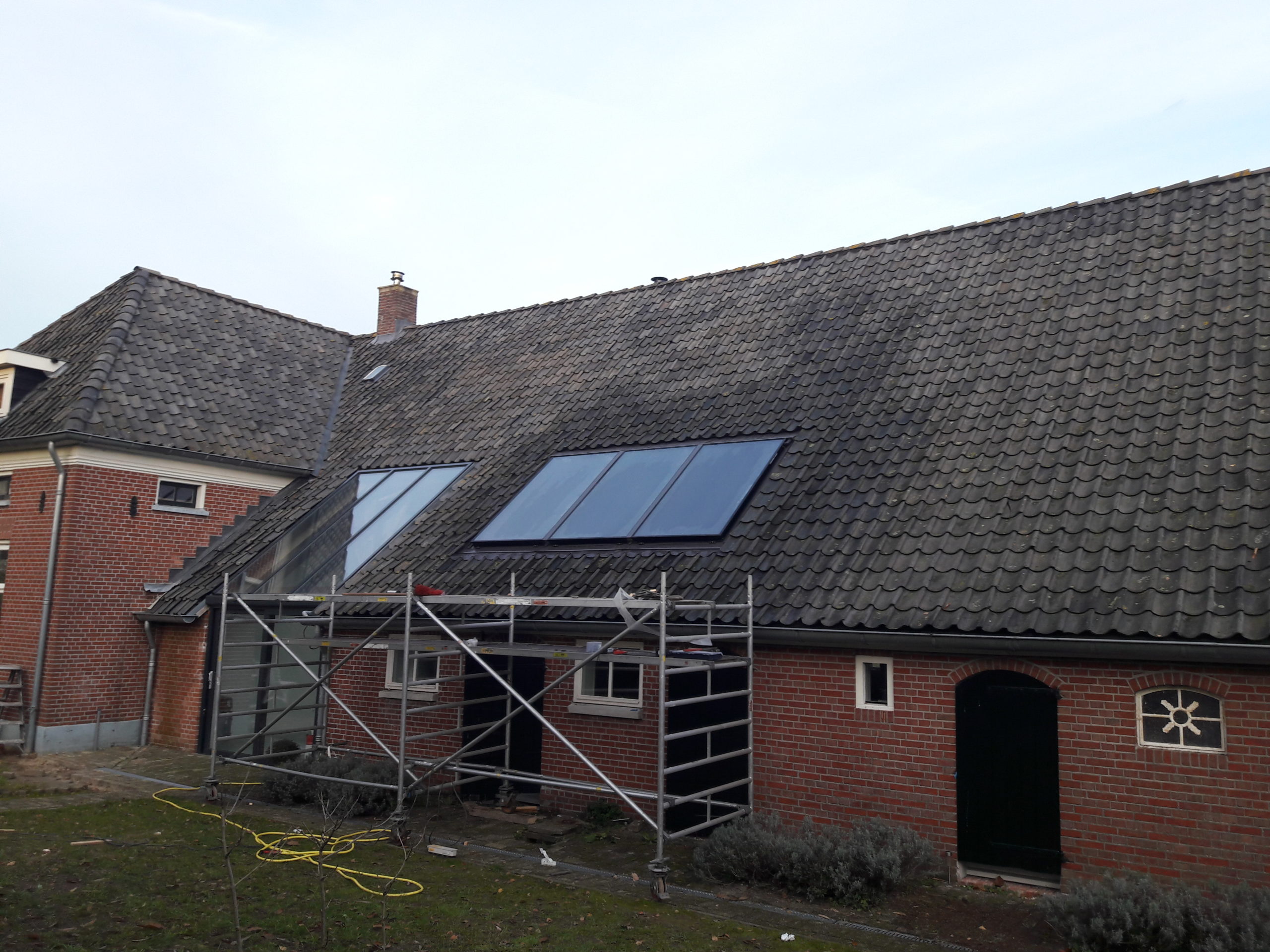 Warmtepomp, zonneboiler en zonnepanelen bij gerenoveerde boerderijwoning (Borculo)